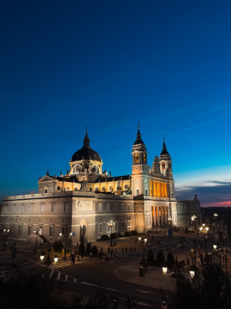 Pontos turísticos de Madrid: Catedral de Almudena